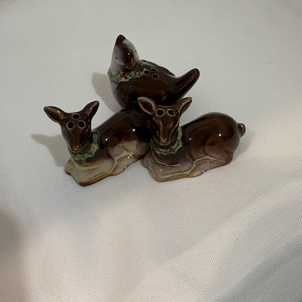 vintage ceramic deer salt and pepper shaker Fox & Deer Holly Berries‎